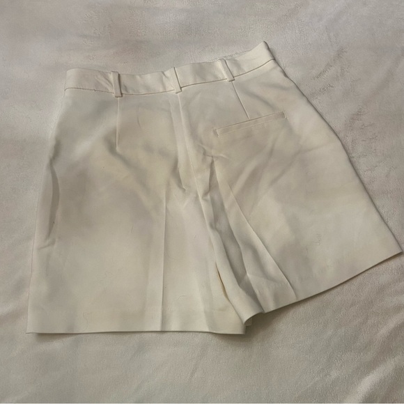 Zara High Rise Waisted Ecru Cream Button Front Seam Pleated Shorts 3678 - Picture 6 of 8